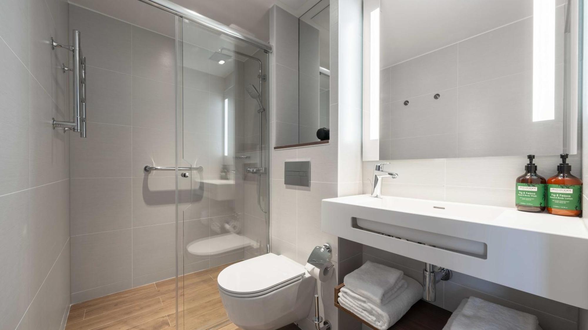 Voco Stockholm - Kista By Ihg Hotel Exterior photo